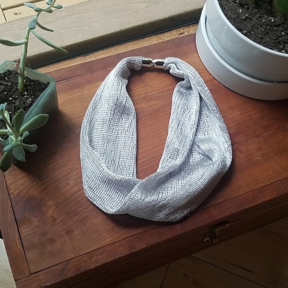 Magnetic scarf!